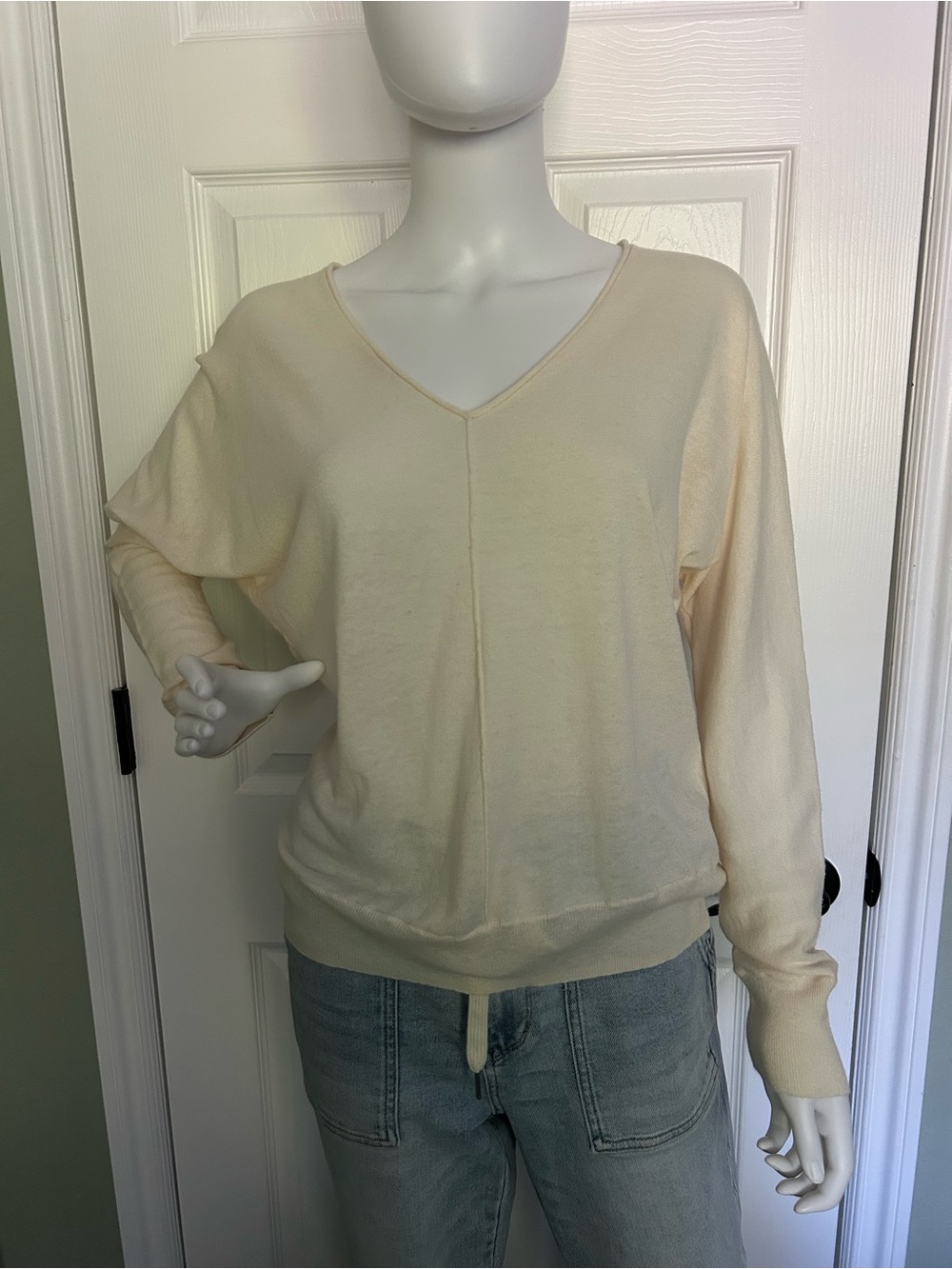 GAP Cream V-Neck Pullover Sweater